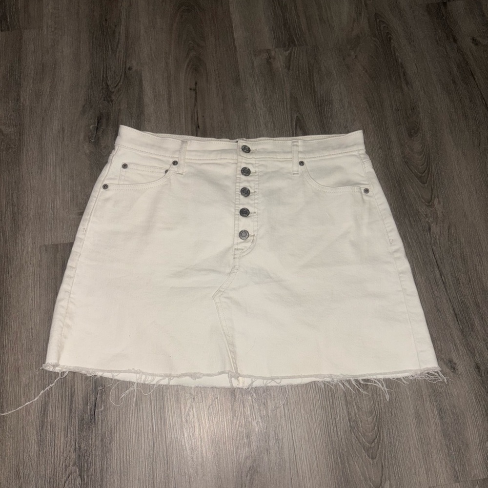 Gap — White Denim Skirt